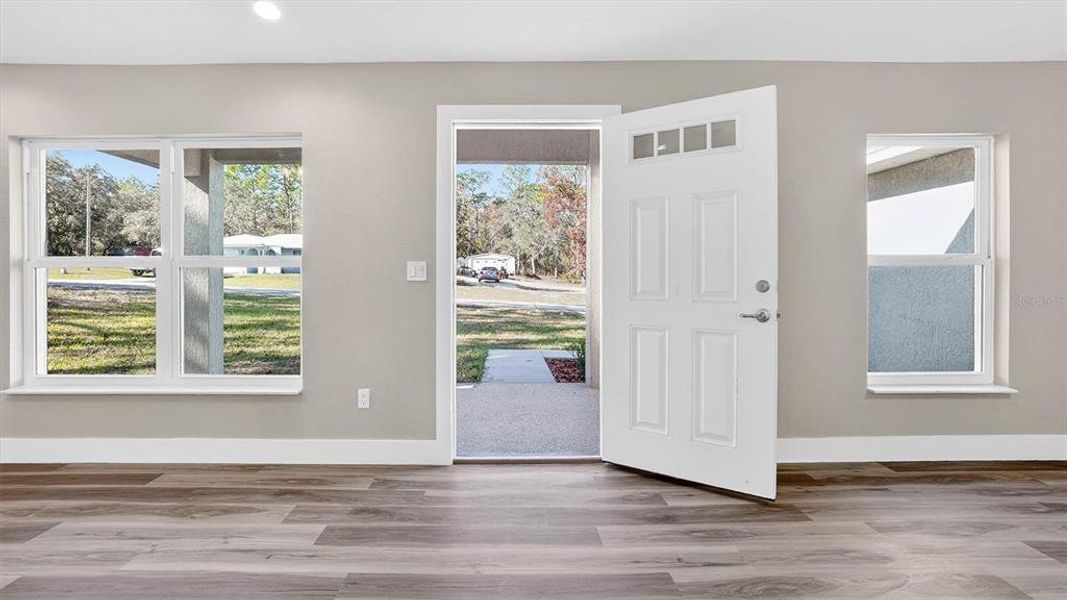 Spacious, unfurnished interior of a new home in , Citrus Springs (Image 18).