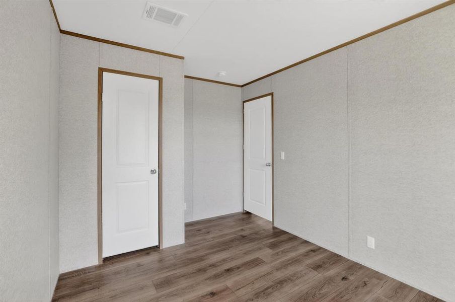 Spacious, unfurnished interior of a new home in , Aurora (Image 28).