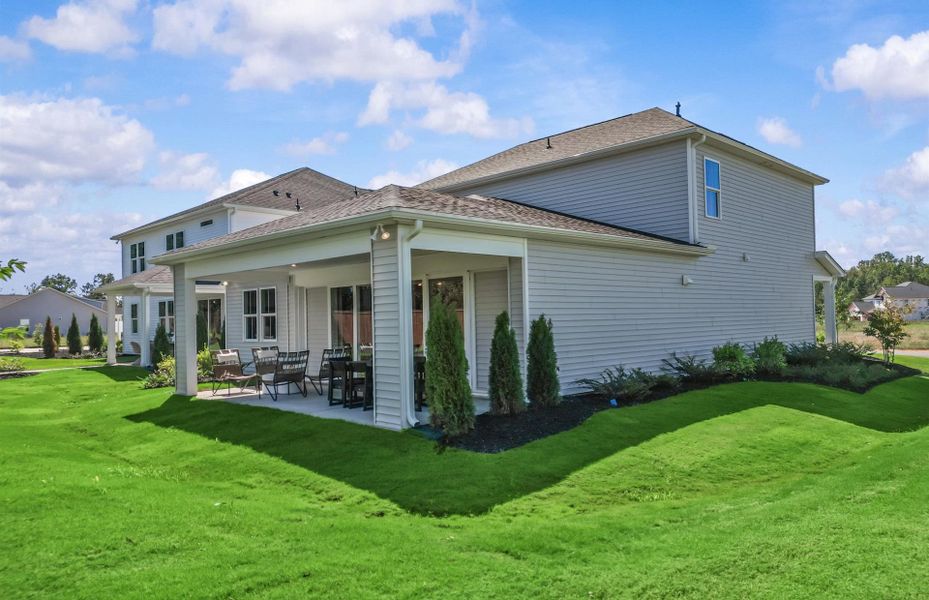 Representative exterior details of a home built from the Winthrop by Pulte Homes in Fox Hollow, Spartanburg (Image 3).