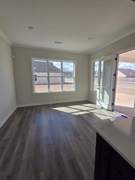 Spacious, unfurnished interior of a new home in Twin Oaks, Oakland (Image 6).