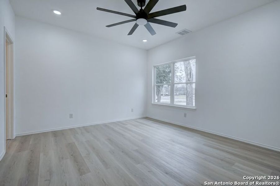 Spacious, unfurnished interior of a new home in , San Antonio (Image 16).