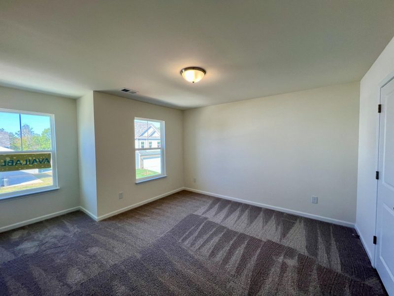 Spacious, unfurnished interior of a new home in Bellevue, Greenville (Image 11).