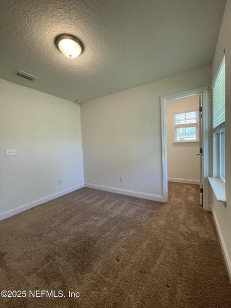 Spacious, unfurnished interior of a new home in Pinewood Place, Middleburg (Image 26).