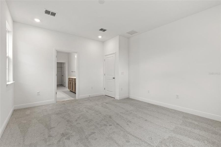 Spacious, unfurnished interior of a new home in Crossroads at Kelly Park, Apopka (Image 27).