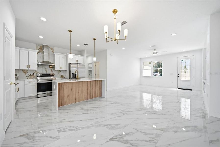 Furnished interior view inside a new home in , Altamonte Springs (Image 16).