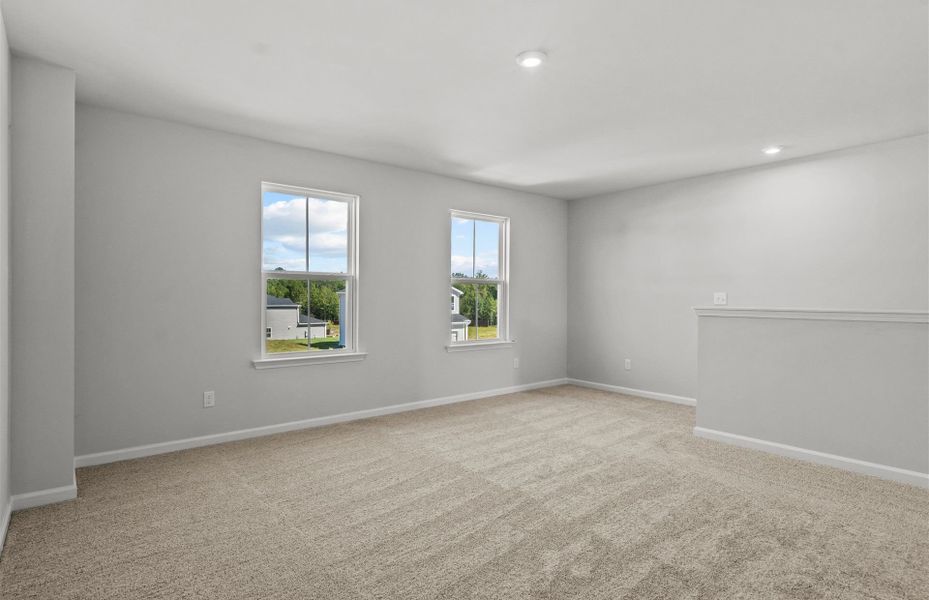 Spacious, unfurnished interior of a new home in Crestview, Spartanburg (Image 12).