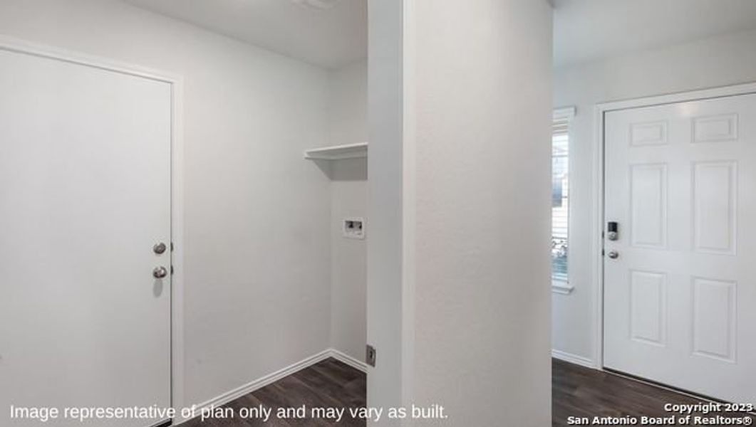 Spacious, unfurnished interior of a new home in Stonehill, San Antonio (Image 12).