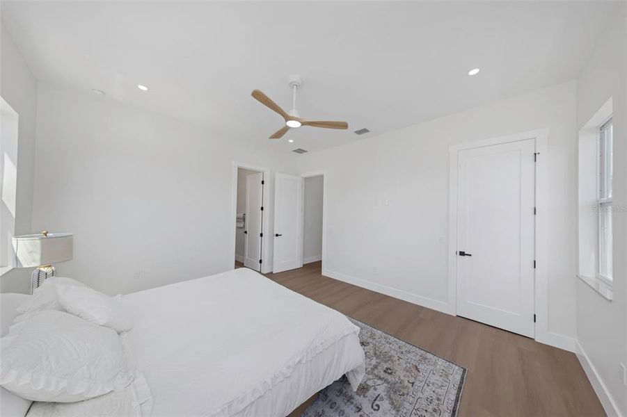 Spacious, unfurnished interior of a new home in , St. Petersburg (Image 27). Spacious, unfurnished interior of a new home in , St. Petersburg (Image 27).