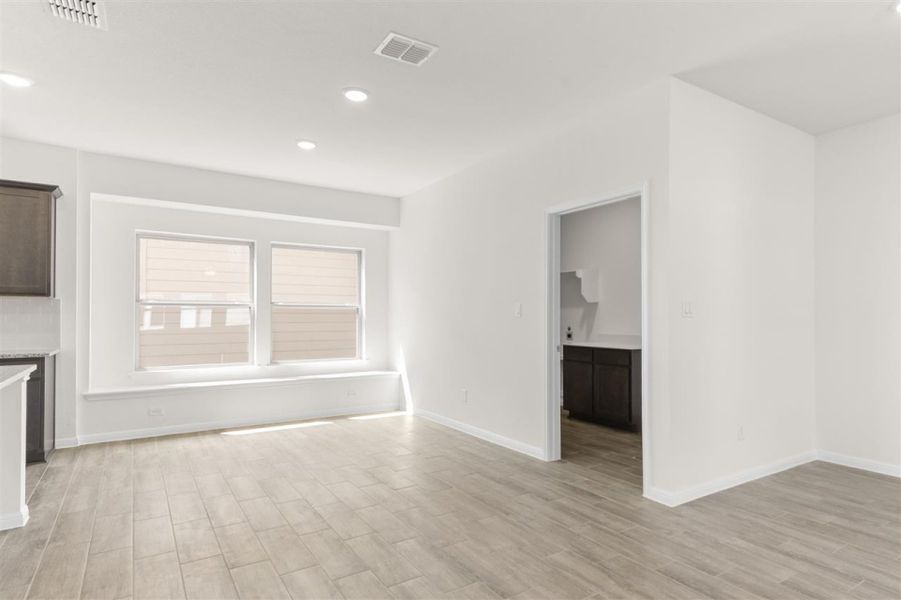Spacious, unfurnished interior of a new home in Saddle Creek, Georgetown (Image 27).