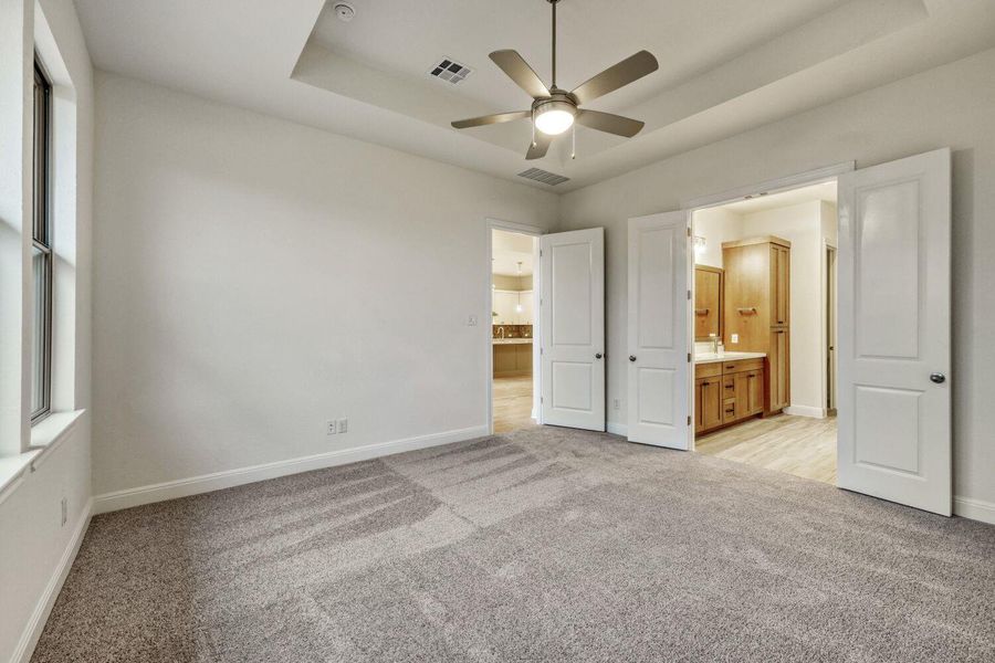 Spacious, unfurnished interior of a new home in 6 Creeks, Kyle (Image 9).