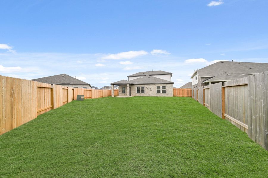 Exterior details and patio area of a home in Pearlbrook, Texas City (Image 16).