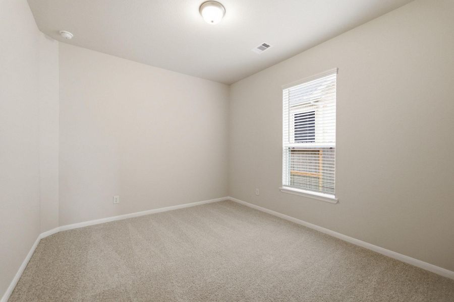 Spacious, unfurnished interior of a new home in Mulberry Farms, Santa Fe (Image 4).