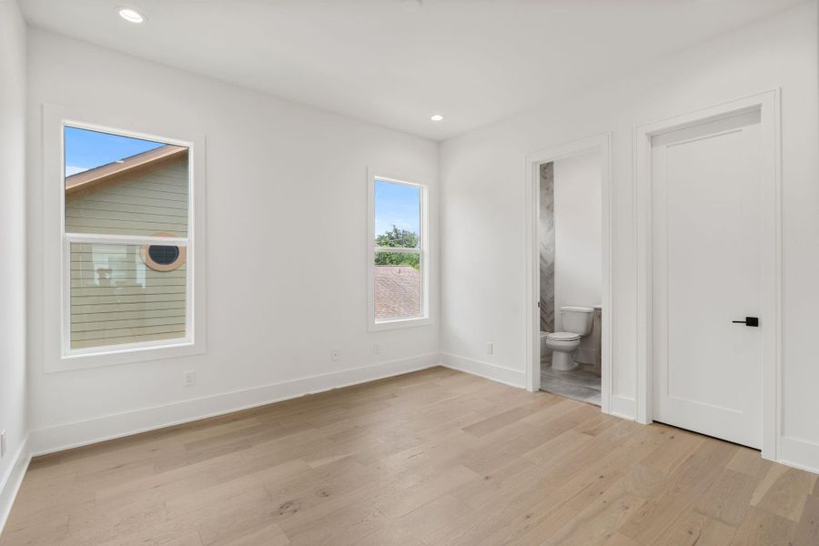 Spacious, unfurnished interior of a new home in , Houston (Image 22).