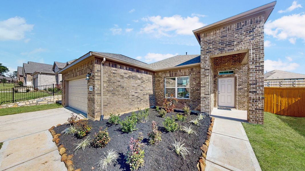 Representative exterior details of a home built from the Floor Plan 1500 by Colina Homes in Cypress Green, Hockley (Image 3).