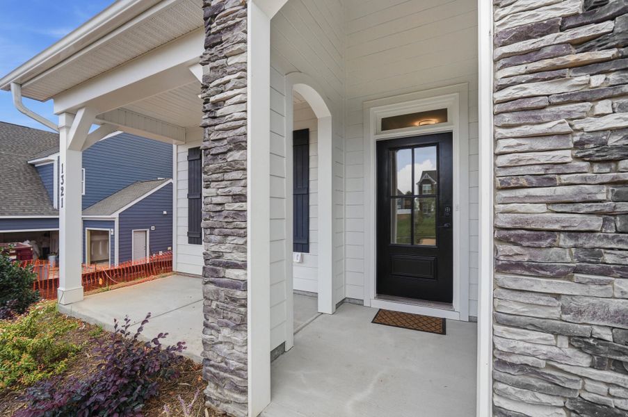 Exterior details and patio area of a home in Robinson Oaks, Gastonia (Image 3).
