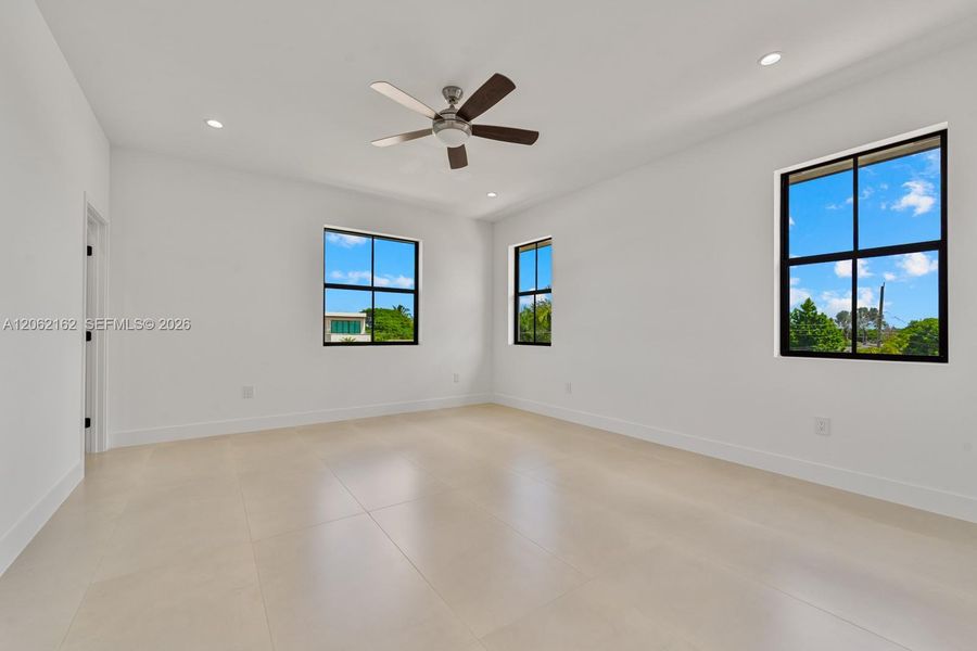 Spacious, unfurnished interior of a new home in , Miami (Image 27).