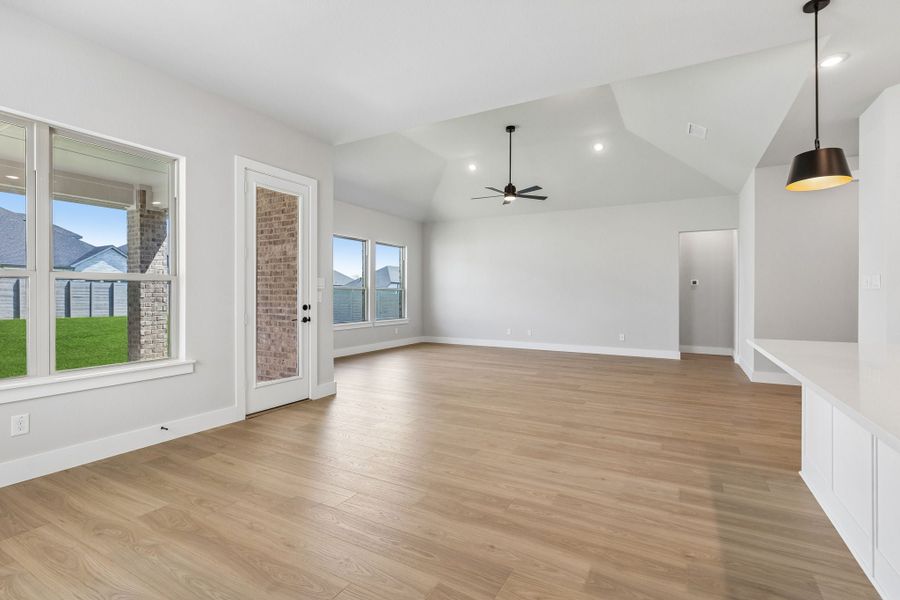 Spacious, unfurnished interior of a new home in Painted Tree Lakeside, McKinney (Image 25).