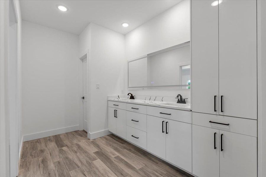 Primary Bathroom with dimming light mirror Primary Bathroom with dimming light mirror