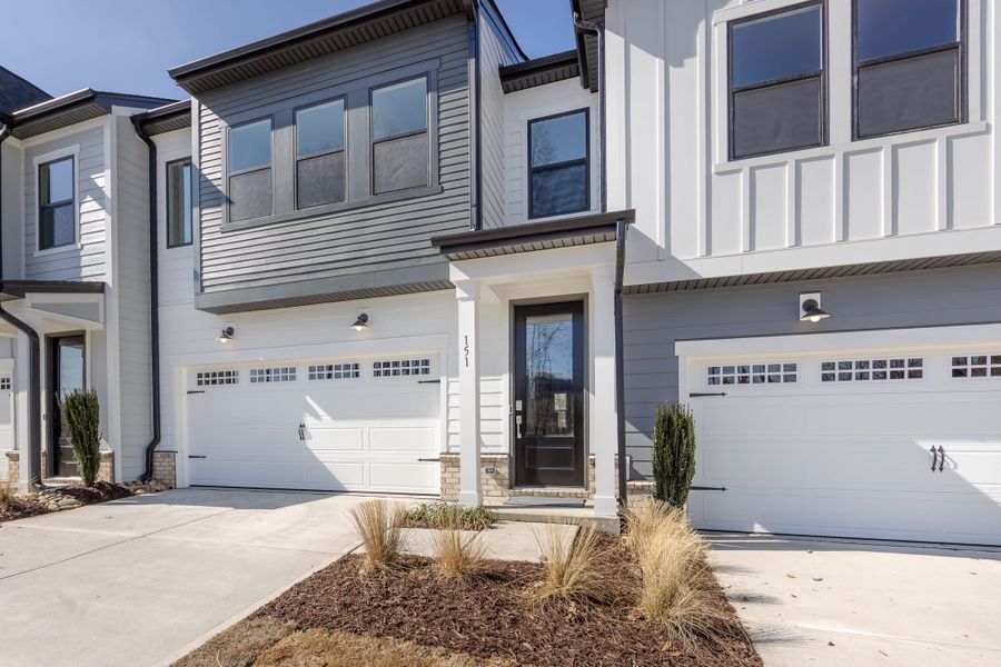 Exterior details and patio area of a home in Southbridge, Fort Mill (Image 3).