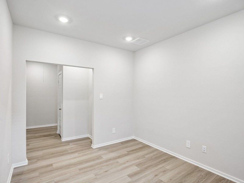 Spacious, unfurnished interior of a new home in Heights of Barbers Hill, Baytown (Image 18).