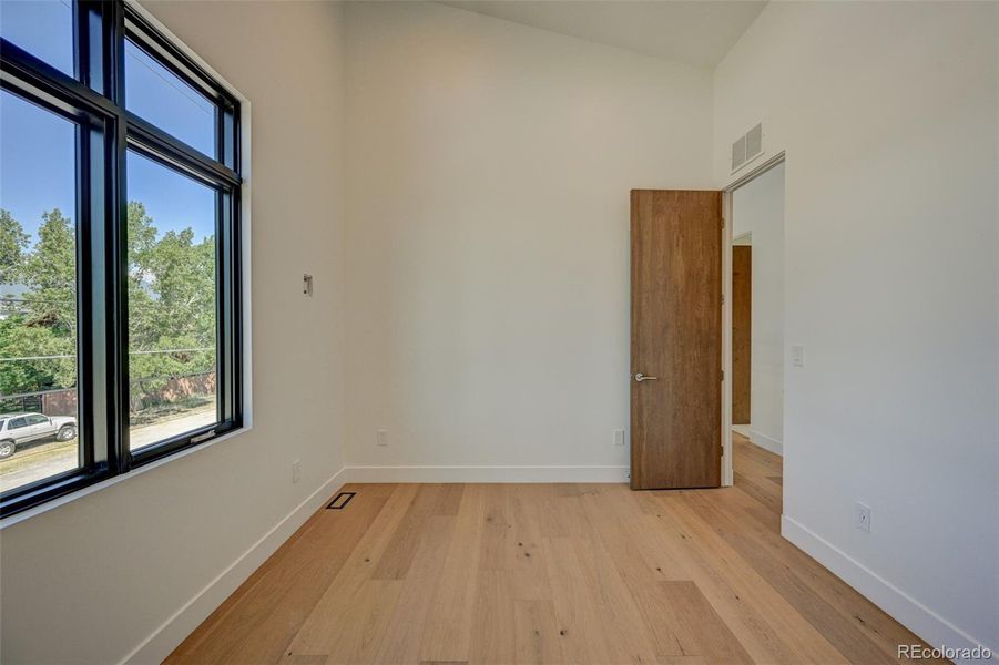 Spacious, unfurnished interior of a new home in , Buena Vista (Image 29).