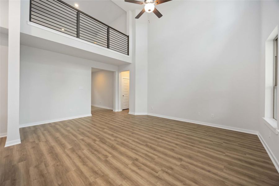 Spacious, unfurnished interior of a new home in Deer Pines, Conroe (Image 18).