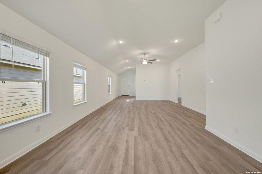 Spacious, unfurnished interior of a new home in Park Place, New Braunfels (Image 30).