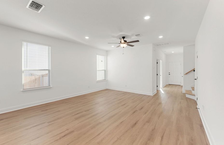 Spacious, unfurnished interior of a new home in Patterson Ranch, Georgetown (Image 34).
