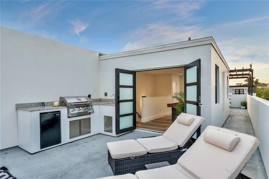Exterior details and patio area of a home in , Pinellas Park (Image 26).