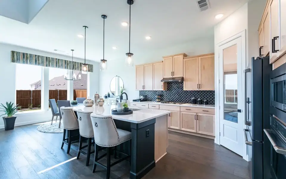 Representative furnished interior of a home built from the Eureka by CastleRock Communities in Lakesong, Grand Prairie (Image 11).