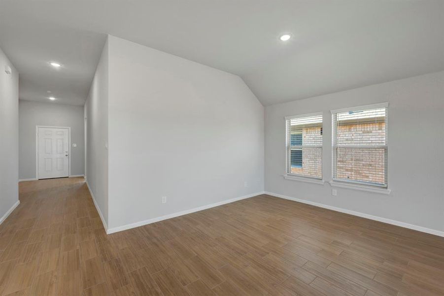 Spacious, unfurnished interior of a new home in Verandah, Royse City (Image 15).