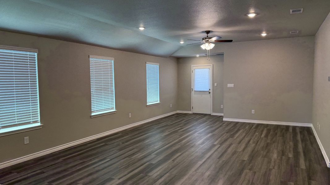 Spacious, unfurnished interior of a new home in London Towne, Corpus Christi (Image 14). Spacious, unfurnished interior of a new home in London Towne, Corpus Christi (Image 14).