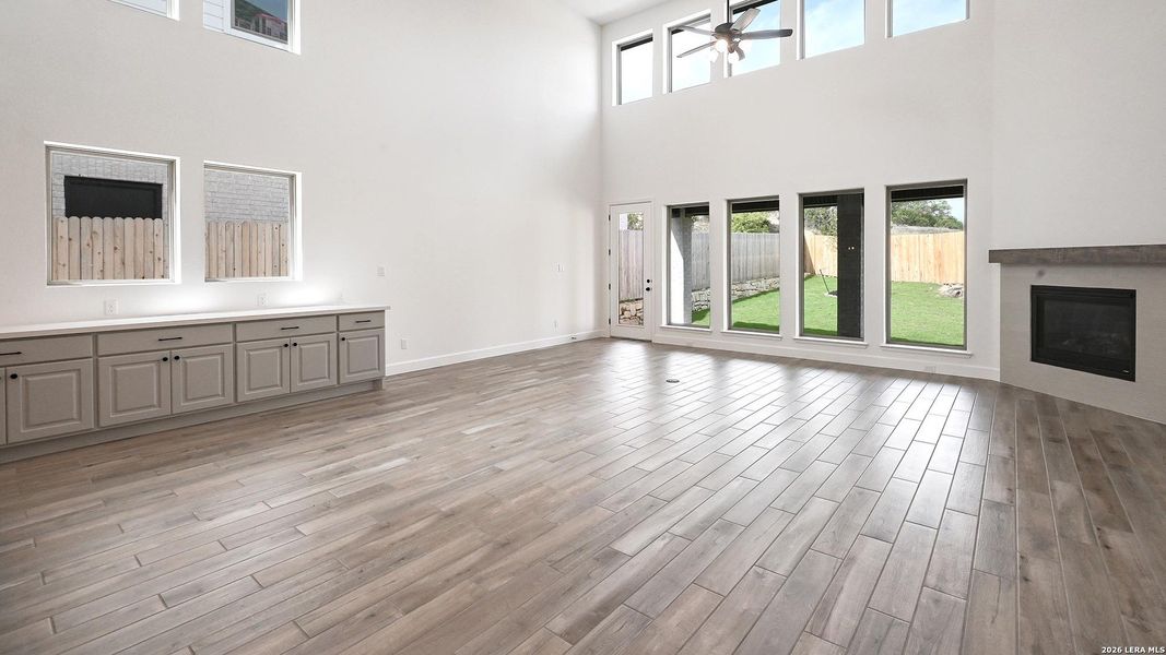 Spacious, unfurnished interior of a new home in Johnson Ranch, Bulverde (Image 28).
