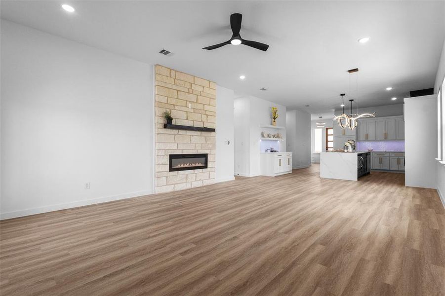 Spacious, unfurnished interior of a new home in , Quinlan (Image 28).