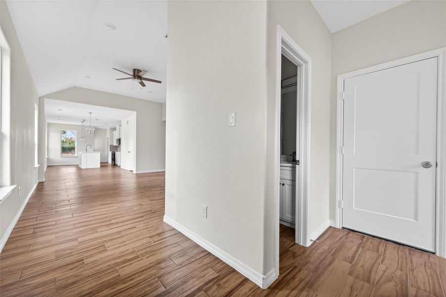 Spacious, unfurnished interior of a new home in , Hempstead (Image 21).