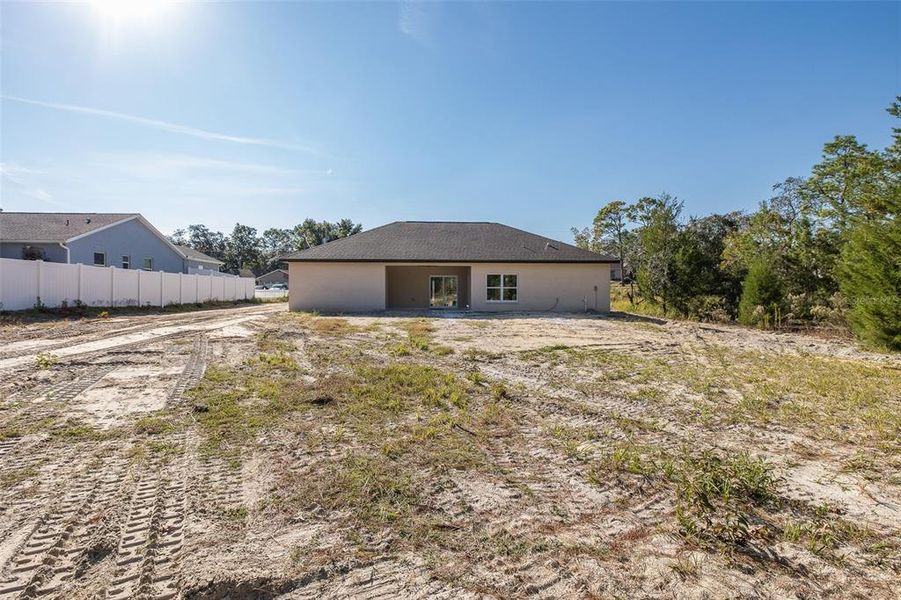 Exterior details and patio area of a home in , Weeki Wachee (Image 4).