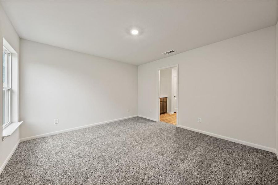 Spacious, unfurnished interior of a new home in Vista West, Fort Worth (Image 10).