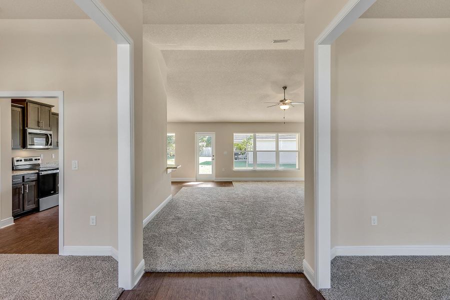 Spacious, unfurnished interior of a new home in Spring Hill, Spring Hill (Image 10).
