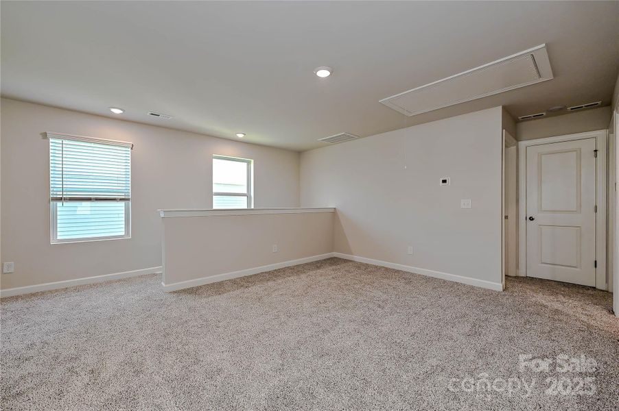 Spacious, unfurnished interior of a new home in Buffalo Ridge, Newton (Image 7).