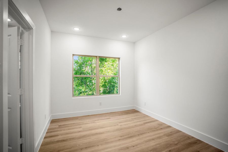 Spacious, unfurnished interior of a new home in , Houston (Image 41).
