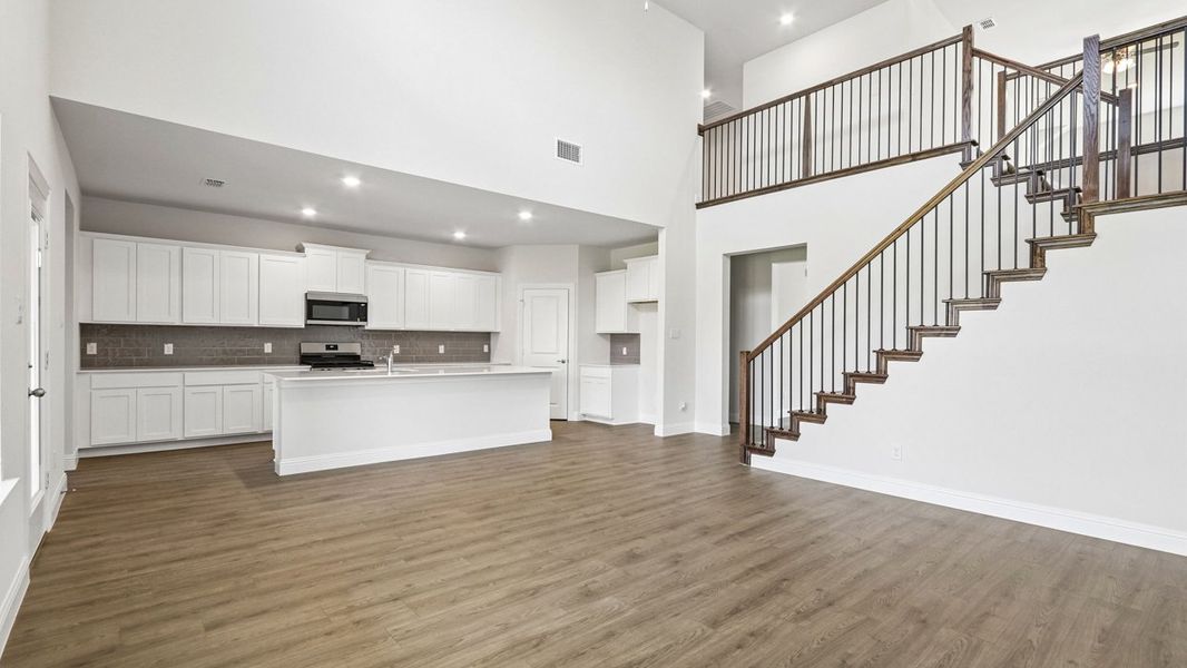 Spacious, unfurnished interior of a new home in Silverado, Aubrey (Image 4).