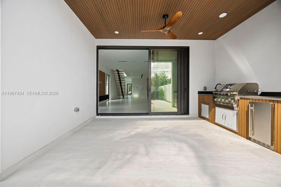 Exterior details and patio area of a home in , Fort Lauderdale (Image 27).