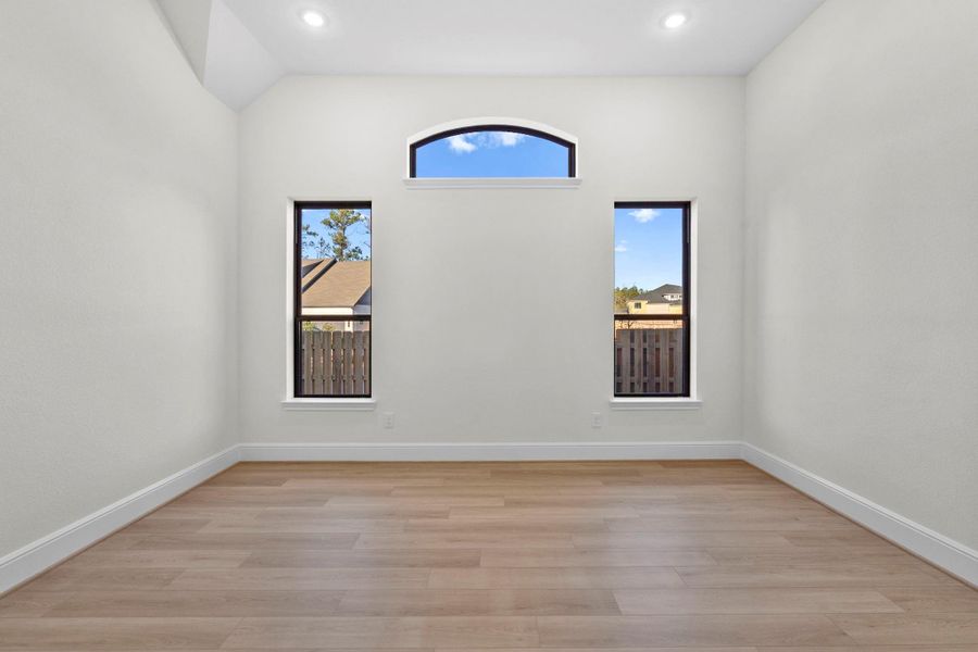 Spacious, unfurnished interior of a new home in Colton, Montgomery (Image 29).