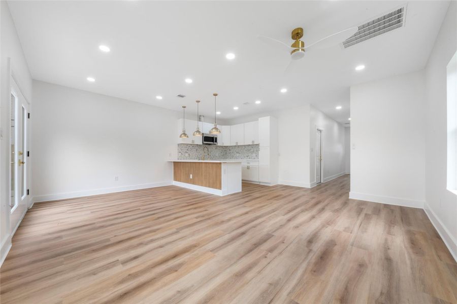 Spacious, unfurnished interior of a new home in , Houston (Image 19).