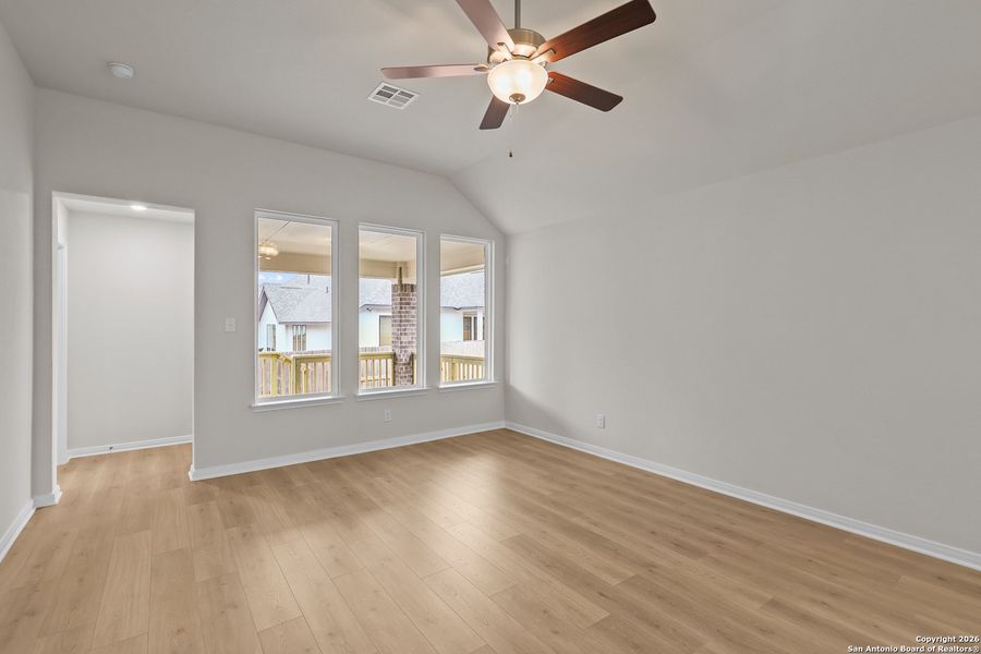 Spacious, unfurnished interior of a new home in Veramendi, New Braunfels (Image 16).