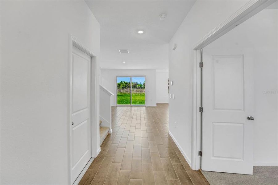 Spacious, unfurnished interior of a new home in Willowbrook North, Winter Haven (Image 37).