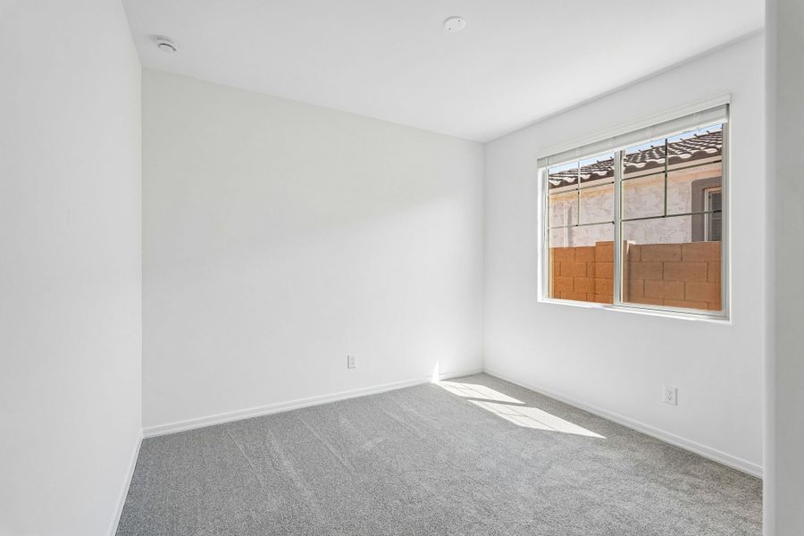 Spacious, unfurnished interior of a new home in Hawes Crossing, Mesa (Image 33).