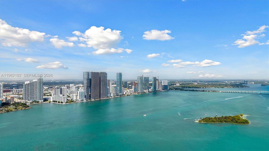 Condo located in Miami, FL showcasing its design and architecture (Image 22).