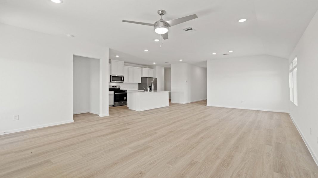 Spacious, unfurnished interior of a new home in Sunterra Lakes, Brookshire (Image 20). Spacious, unfurnished interior of a new home in Sunterra Lakes, Brookshire (Image 20).