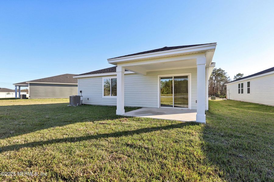 Exterior details and patio area of a home in , Jacksonville (Image 3).